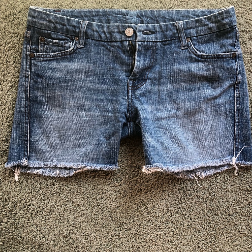 Cute woman’s cutoffs size 29
